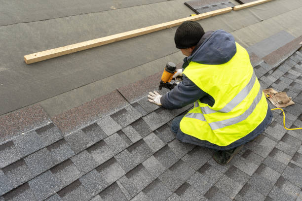 Best Roof Gutter Cleaning  in Saratoga, WY