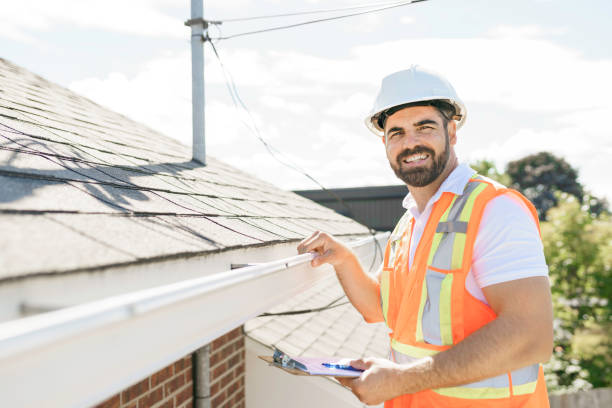 Best Roof Gutter Cleaning  in Saratoga, WY